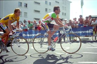 Hinault leads Greg Le Mond in the 1986 Tour. The Frenchman had promised to support Le Mond after winning his final Tour in 1985.