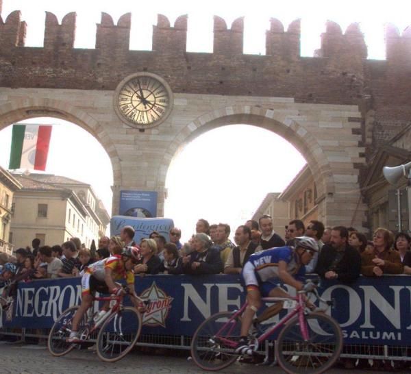 Oscar Freire (Spain) on Jan Ullrich's wheel during the 1999 world championship road race in Verona, Italy.