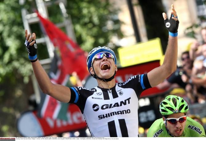 Yes! Marcel Kittel gets the win and yellow jersey