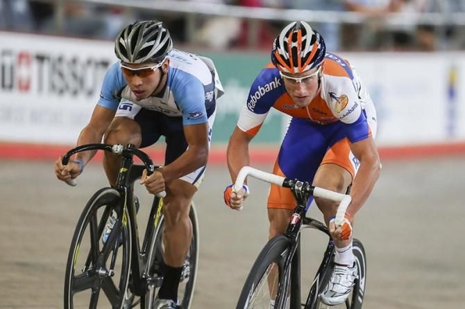 Caleb Ewan battles it out with Mark Renshaw at the 2012 Clarence St Cup. Ewan would stride ahead to win the race and cap off a great year.