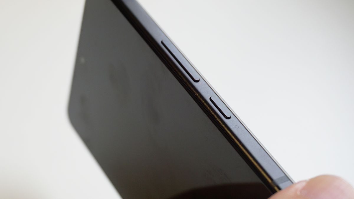 Asus Zenfone 11 Ultra review buttons