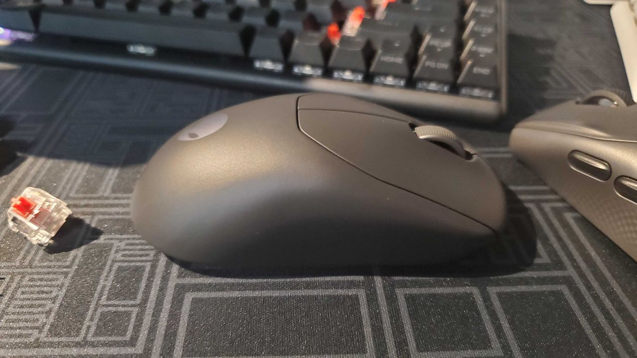 black gaming mouse