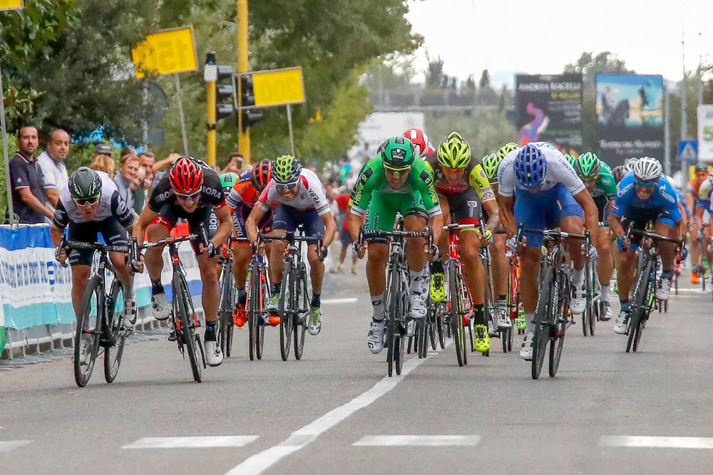 The sprinters bear down on the line during stage 2 of the Girl della Toscana