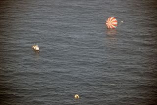 Recovery Boats Approach Dragon Capsule