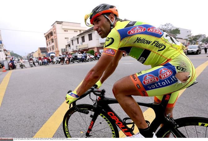 Francesco Chicchi (Yellow Fluo) was one of the many crash victims on stage 2
