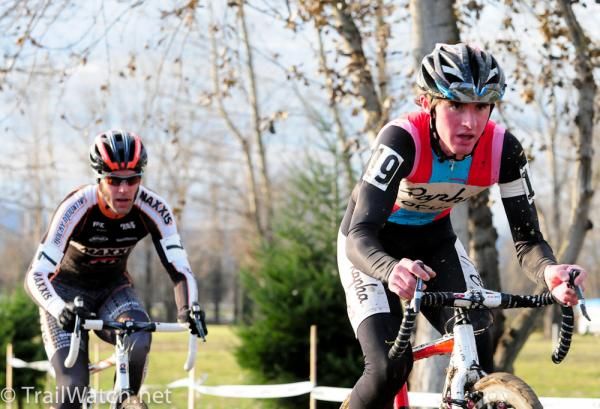 Zach MacDonald (Rapha Focus) riding with Geoff Kabush