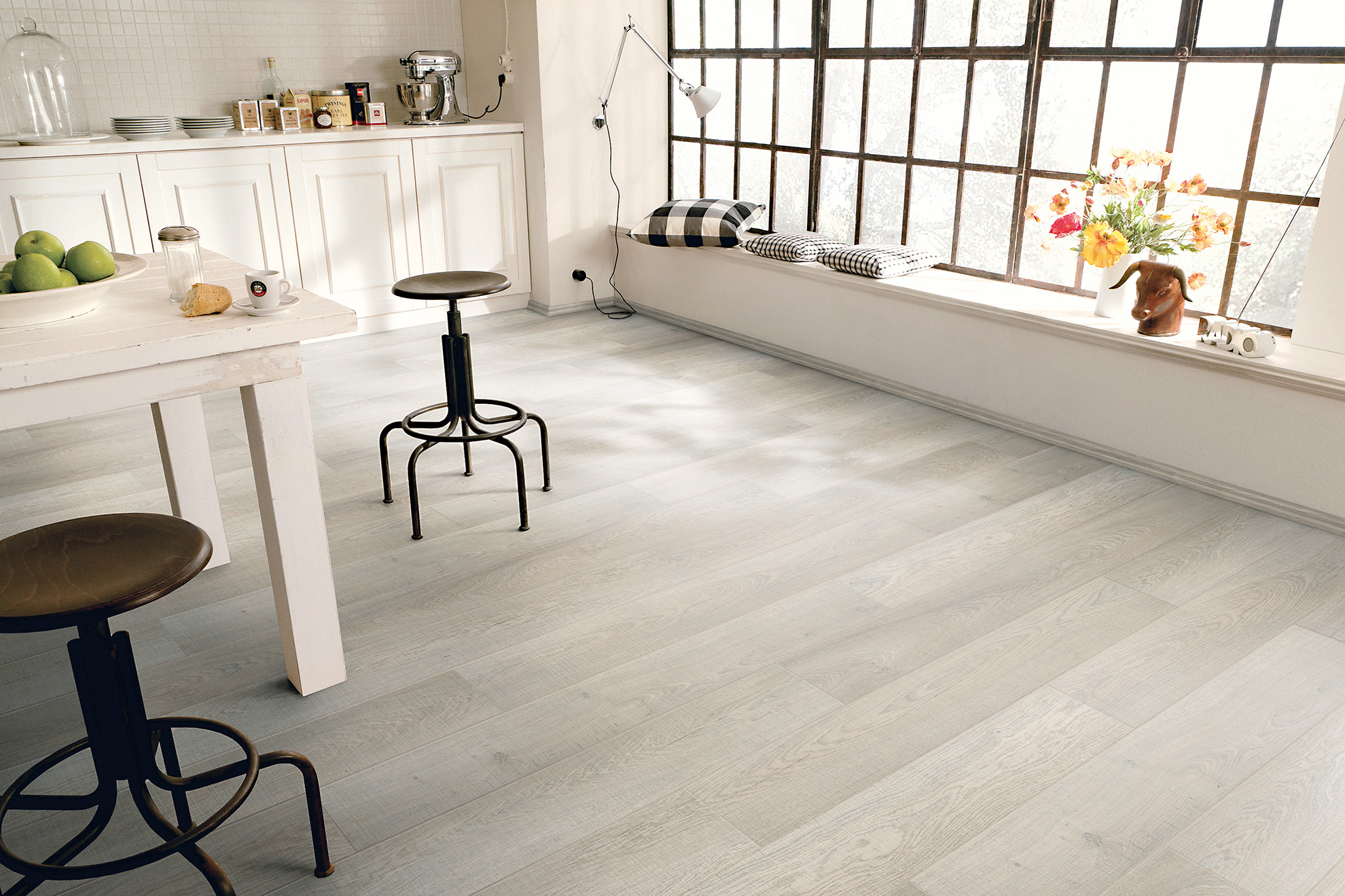 How To Choose Laminate Flooring Real Homes 6 Looks For Laminate Flooring