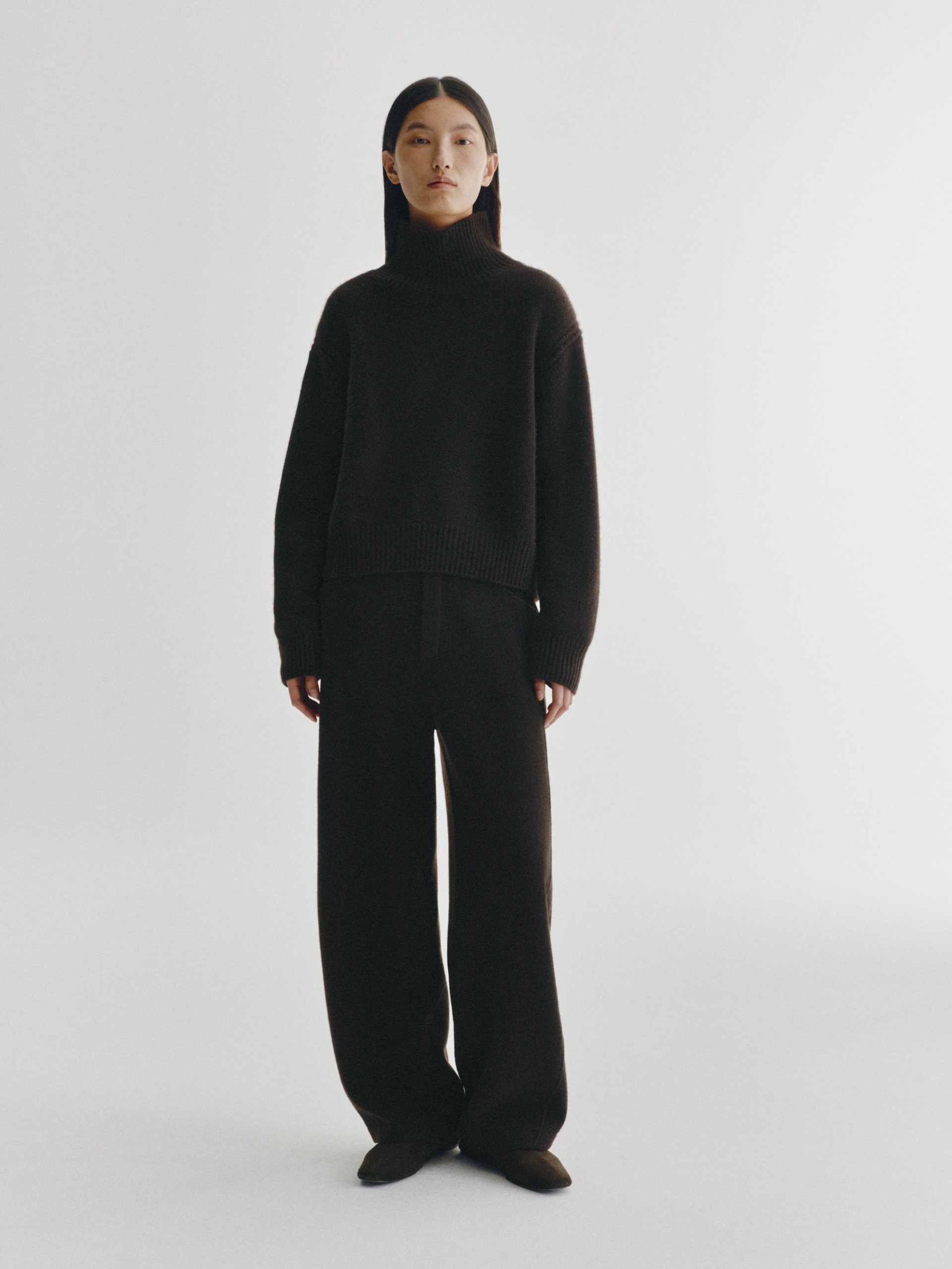 Tiona Sweater Dark Oak | Cashmere | Lisa Yang