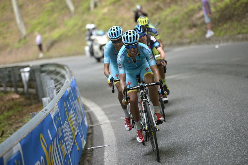 Mikel Landa (Astana) driving the pace