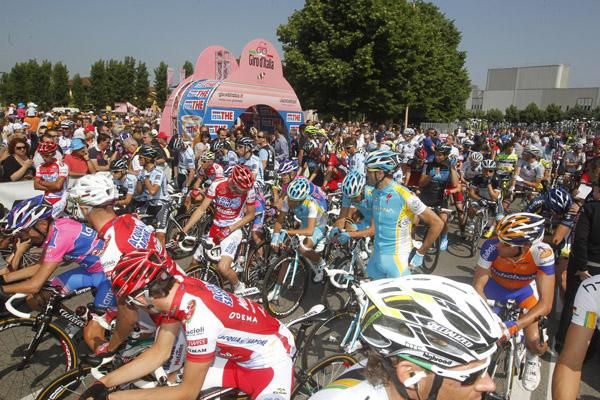 The Giro d'Italia peloton