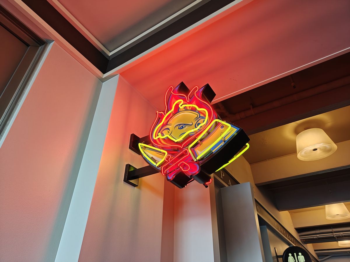 Neon sign shot by OnePlus 13R