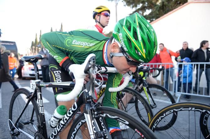 Thomas Voeckler checks his bike over on the startline