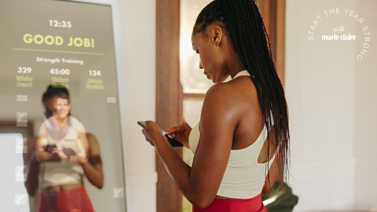 Fitness mirrors: A woman working out in a fitness mirror