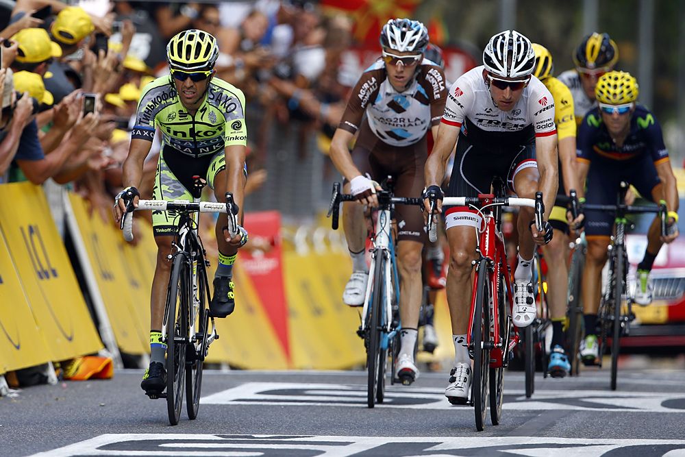 Alberto Contador (Tinkoff-Saxo) and Bauke Mollema (Trek Factory Racing) lead the main overall contenders over the finish line
