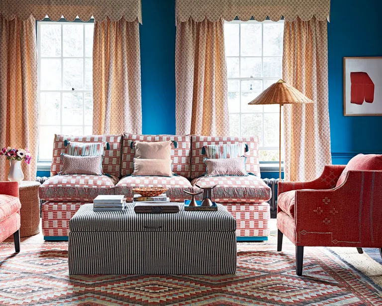 Living room wall ideas with blue and red color scheme