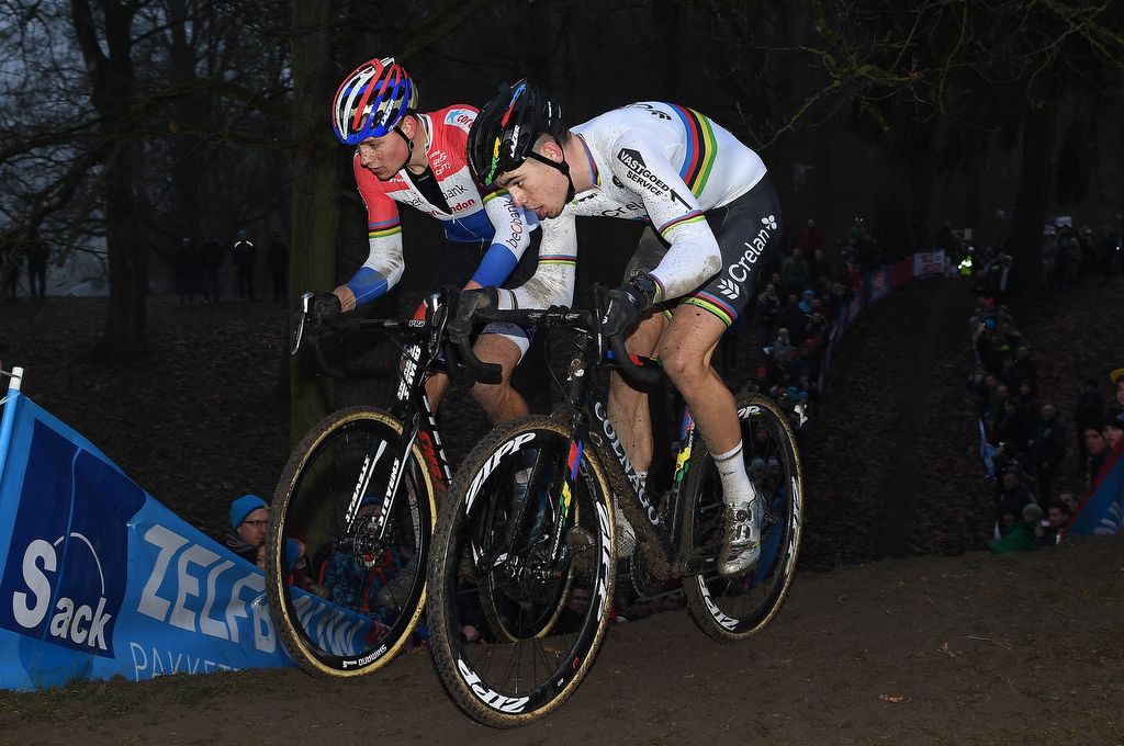 Mathieu van der Poel (Beobank-Corendon) battles Wout Van Aert (Crelan-Vastgoedservice)