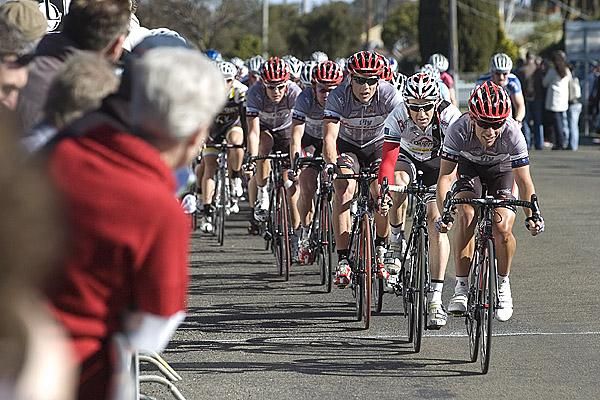 Scott Davis (Fly V Australia) powers the peloton towards the final lap on stage seven of the tour.