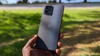 Moto G 5G (2023) outdoors, in hand