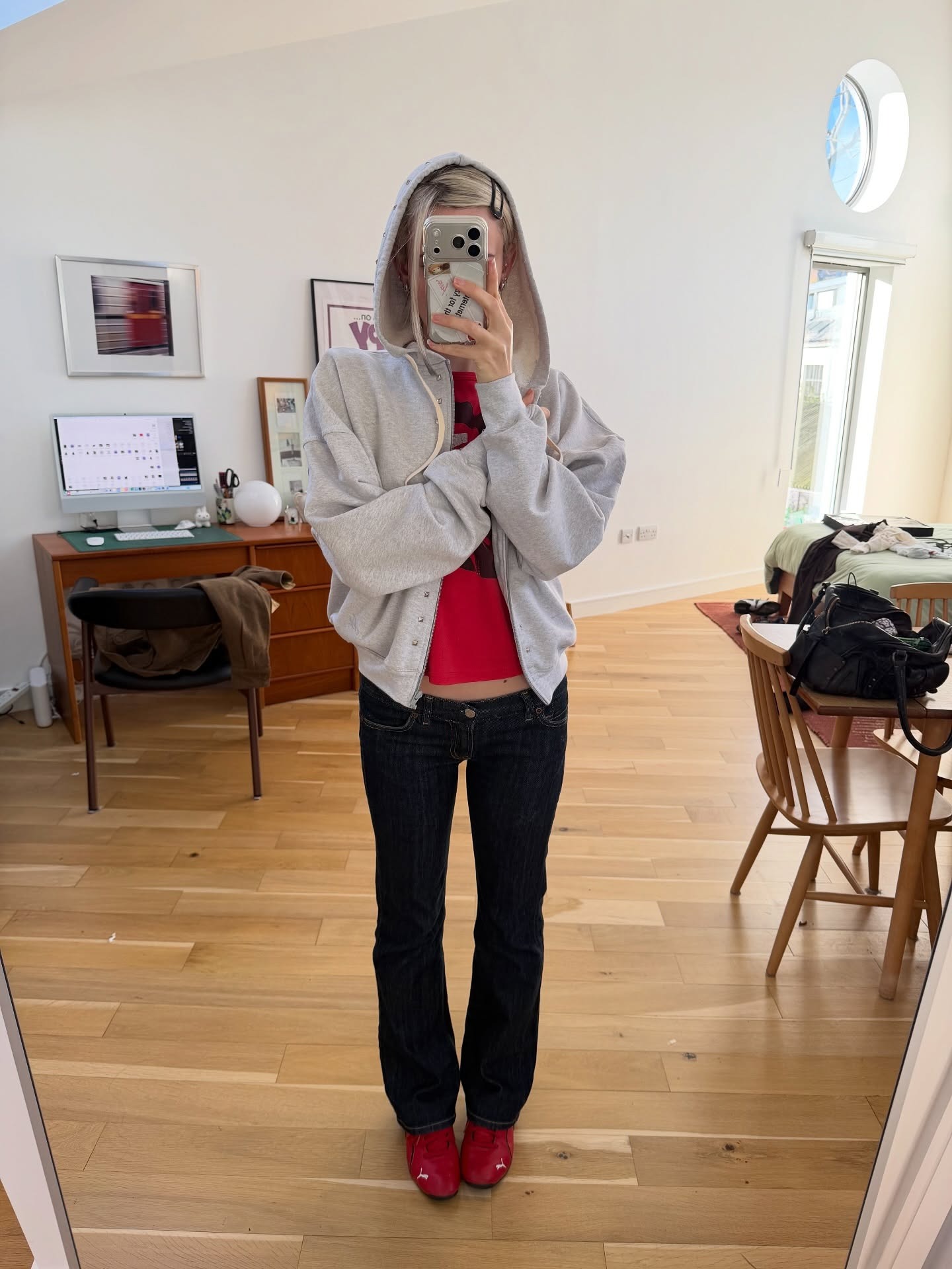 @susiegarvie wearing bootcut jeans and sporty sneakers.