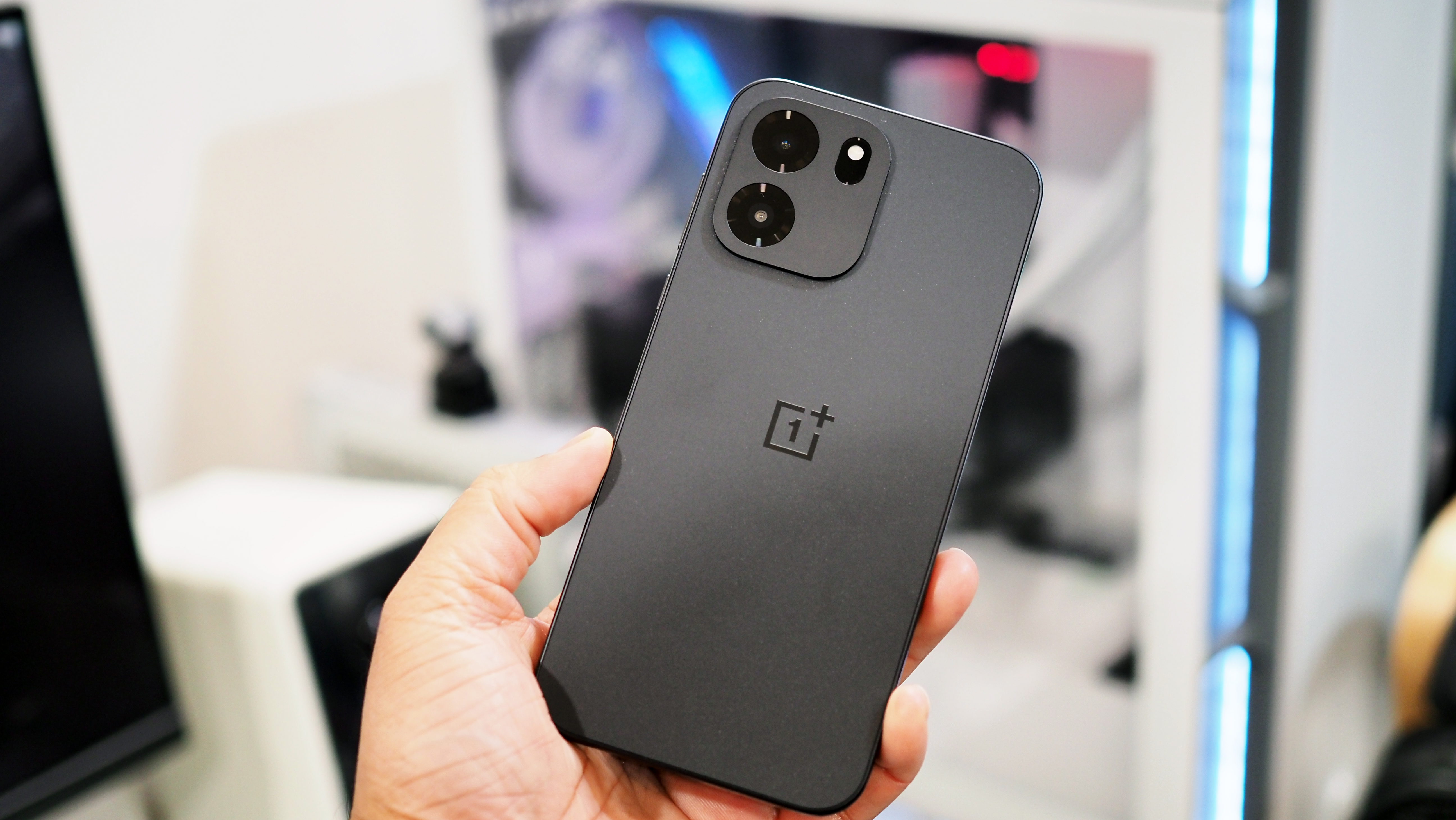 OnePlus Nord CE 6 photos of the rear