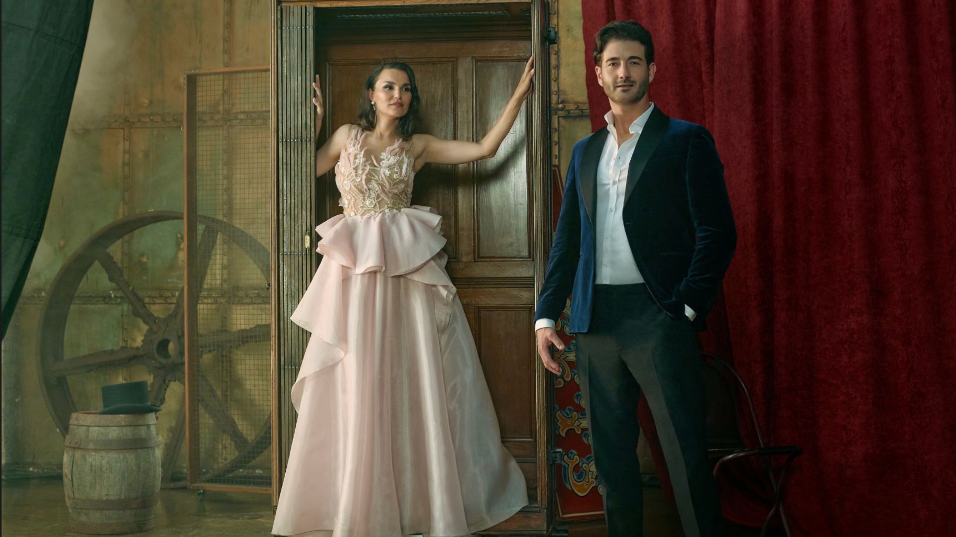 an image of the two leading actors Oliver Tompsett and Samantha Barks who will be performing in the greatest showman the musical