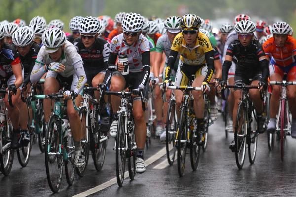 Claudia H&auml;usler (Cervelo Test Team) takes a drink as race leader Judith Arndt (HTC - Columbia Women) is next wheel in line.