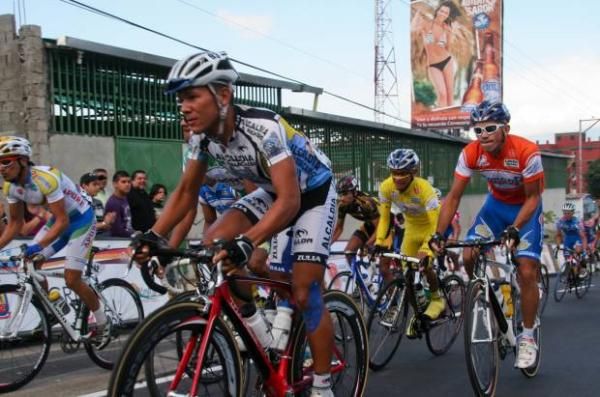 The peloton starts the final stage in San Crist&oacute;bal.