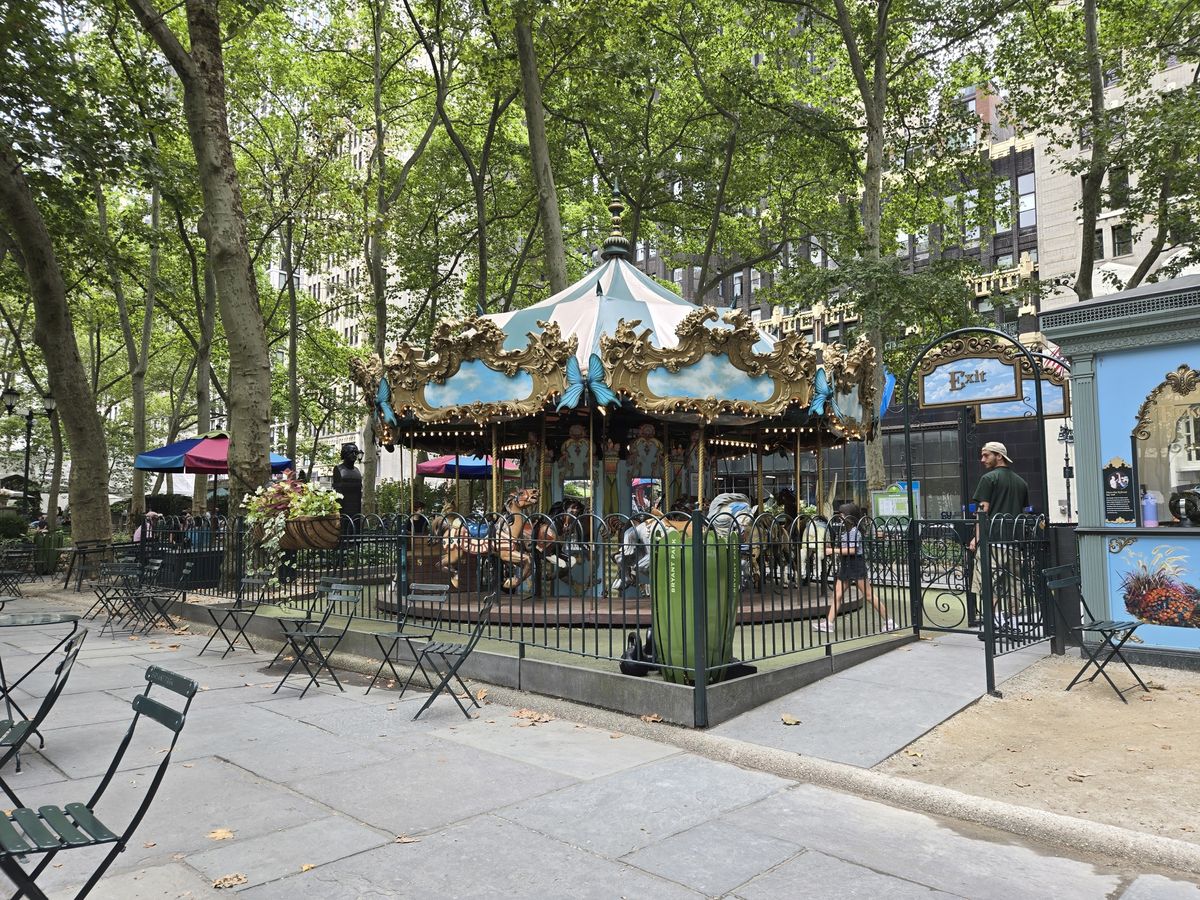 Samsung Galaxy Z Fold 6 daytime sample.