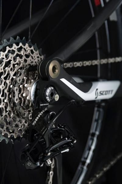 The IDS SL dropouts are molded from carbon and accept all of the current trail-type through-axle standards in addition to a standard 9mm quick-release skewer