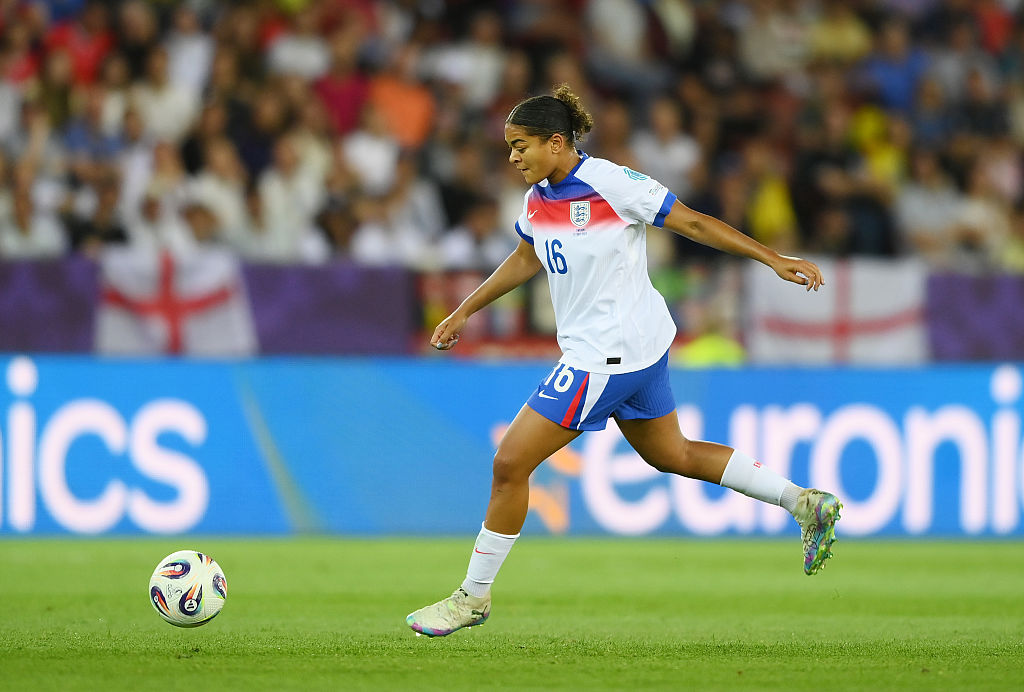 Jess Carter about to kick a ball
