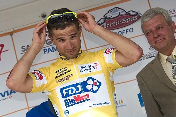 Nacer Bouhanni (FDJ-BigMat) remains in the leader's yellow jersey.