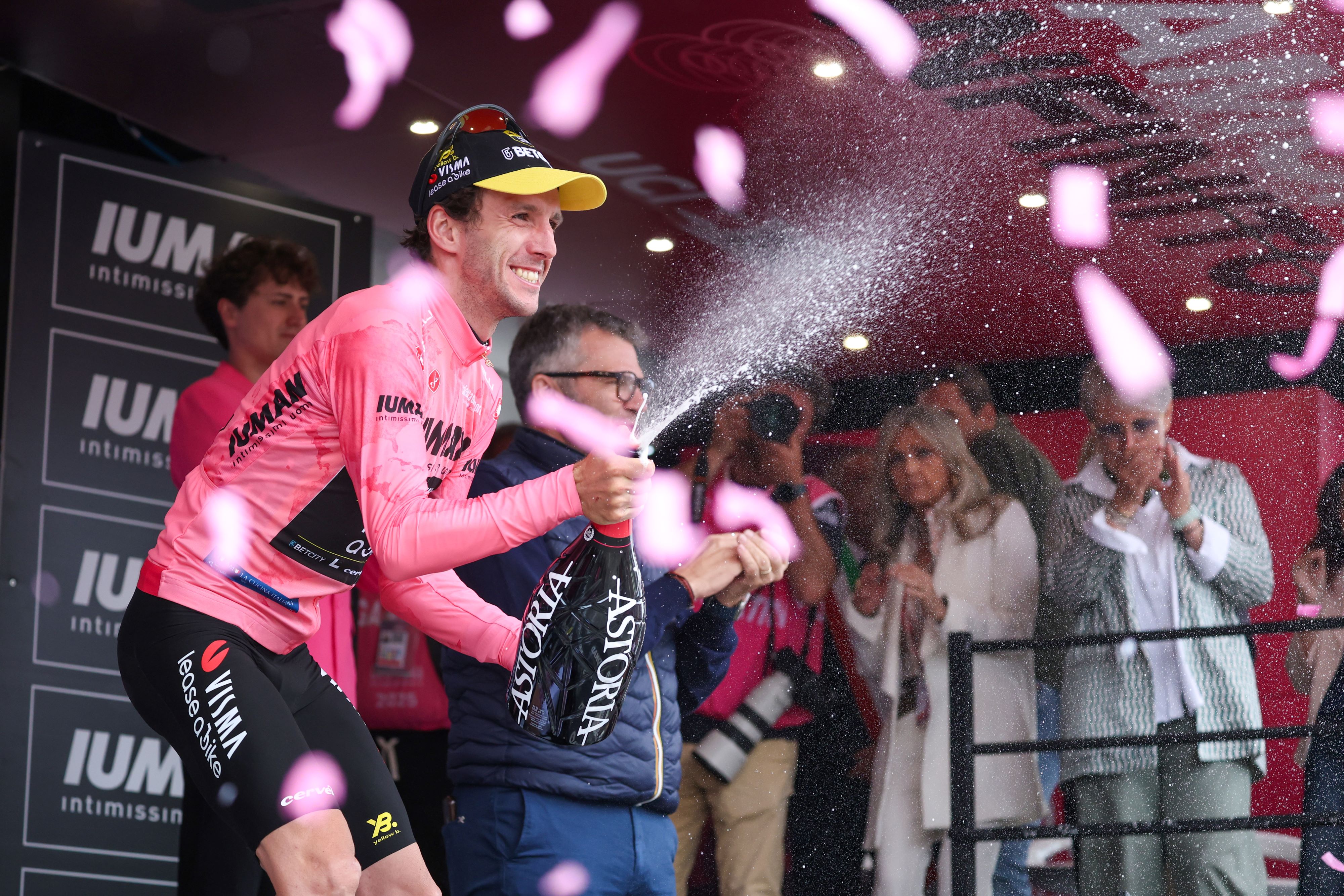 The final stage of the Giro d'Italia 2025 starts and finishes in the Italian capital of Rome with a 143km flat stage that is largely a procession with a sprint to close.