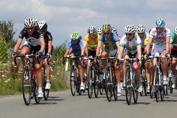 Lisa Brennauer (Hitec Products) leads the bunch, Emma Johansson sits in, followed by race leader, Amber Neben (HTC-HighRoad)
