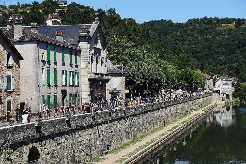 The peloton in actin during stage 6.