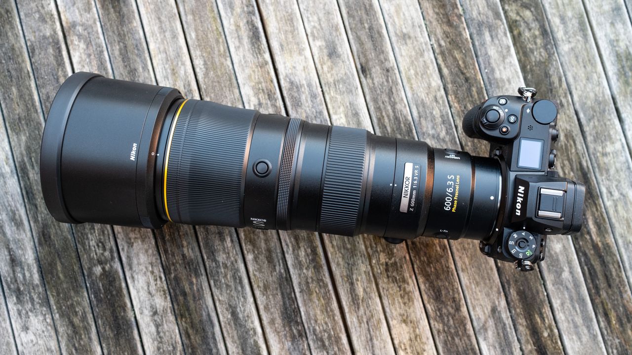 Nikkor Z 600mm f/6.3 VR S attached to a Nikon Z 7II on a frosty wooden table