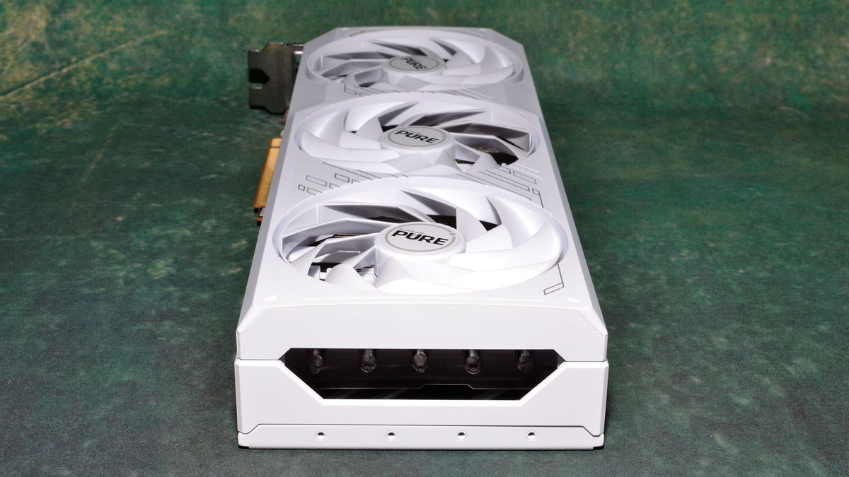 Sapphire RX 7700 XT Pure product photos