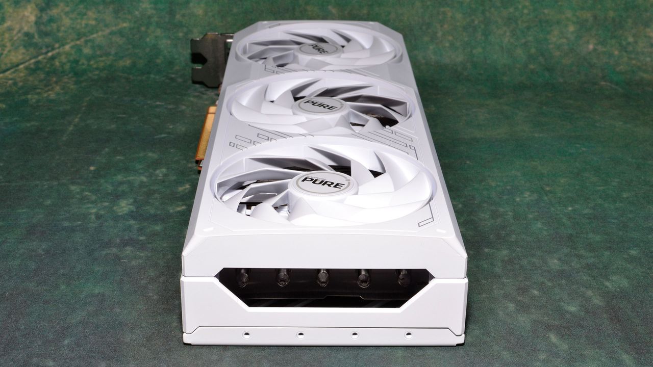 Sapphire RX 7700 XT Pure product photos
