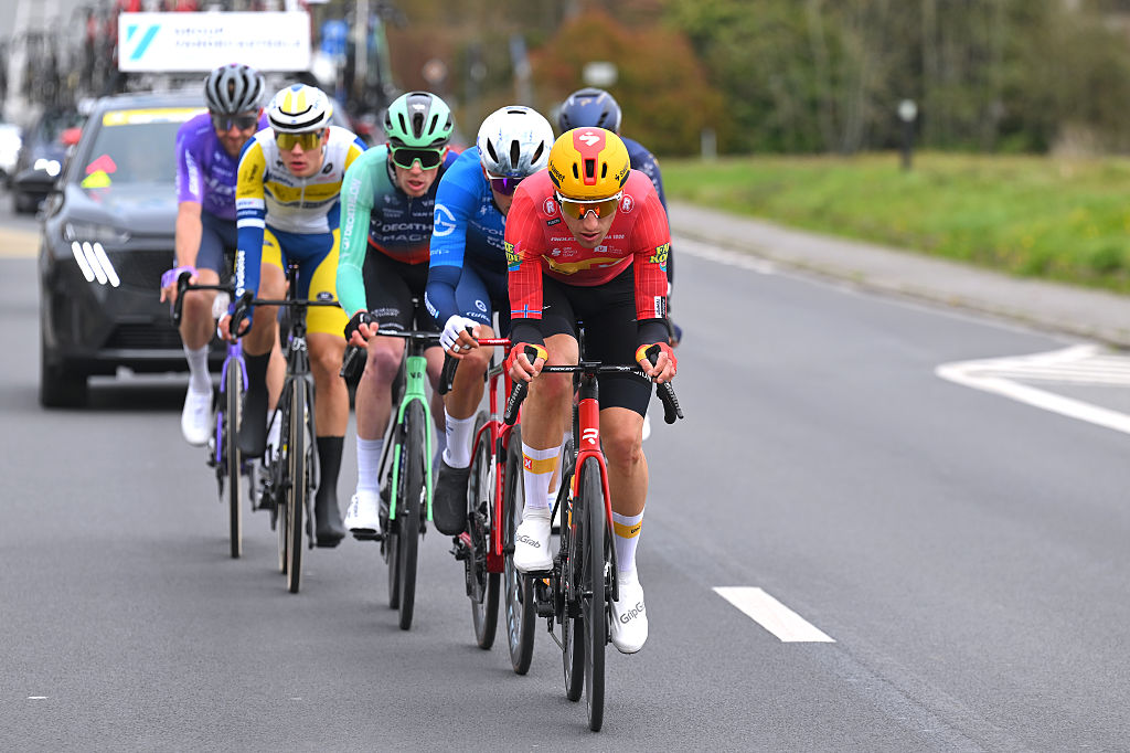 HARELBEKE, BÉLGICA - 27 DE MARZO: Sven Erik Bystrom de Noruega y el equipo Uno-X Mobility compiten en la escapada durante el 68º E3 Saxo Classic 2026, una carrera de un día de 208,5 km de Harelbeke a Harelbek / #UCIWT / el 27 de marzo de 2026 en Harelbeke, Bélgica. (Foto de Tim de Waele/Getty Images)