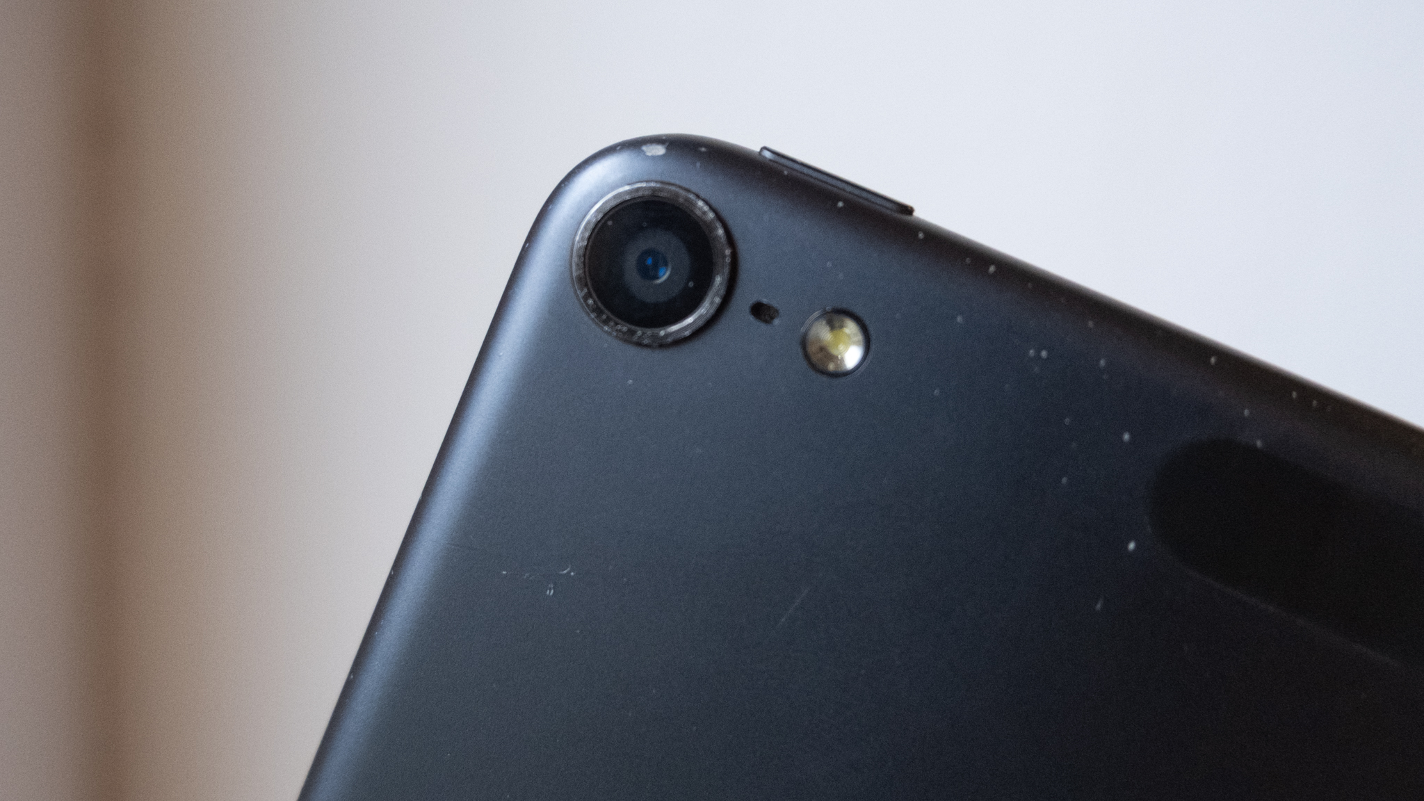 A space gray iPod Touch 6th Gen