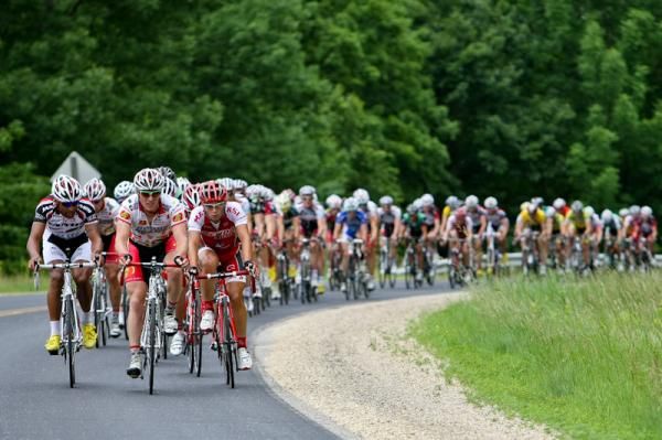 The main field didn't seem overly concerned with reeling in the break.