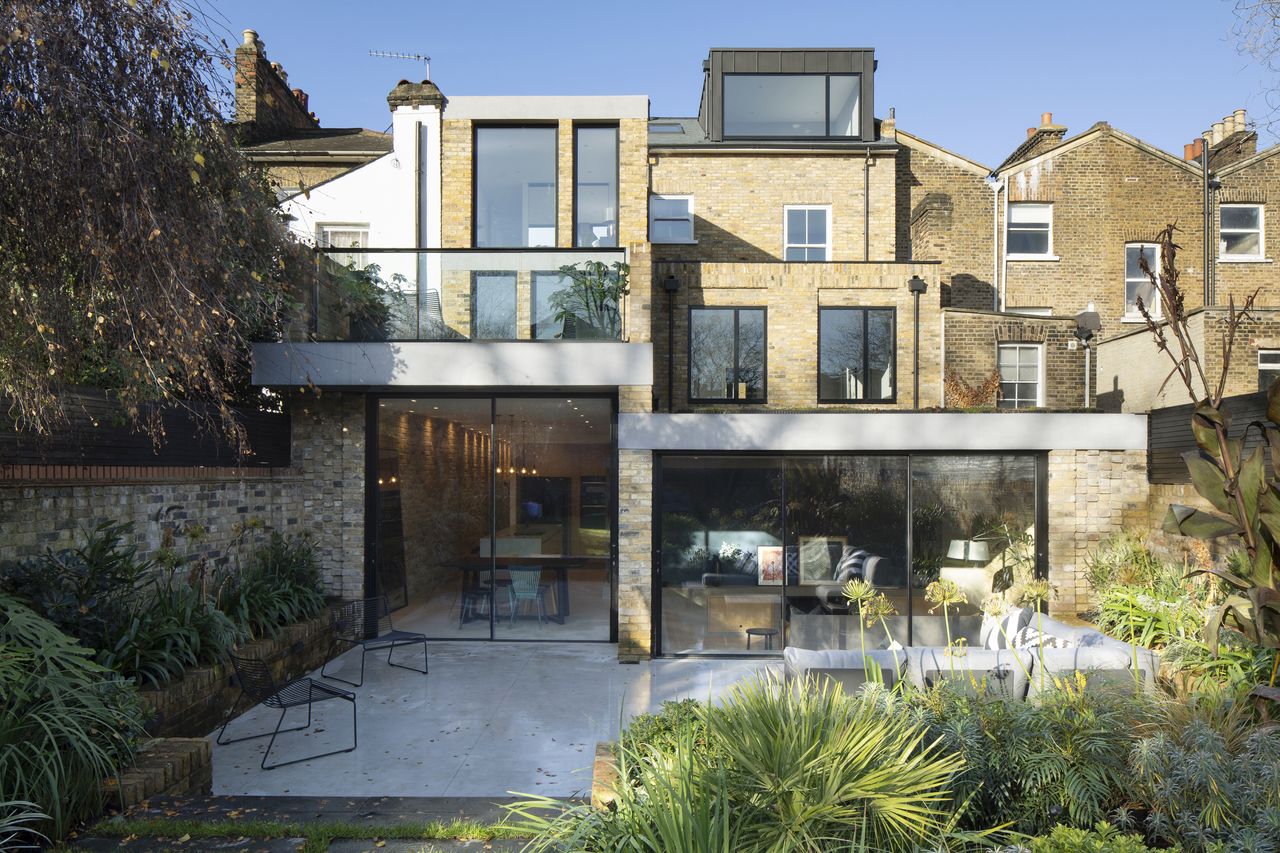 the rear of this narrow self build tapers out to a large extension