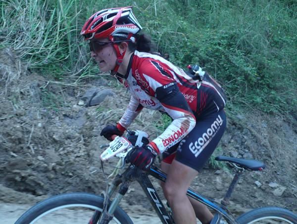 Colombian Angela Parra out of the saddle on a steep section.