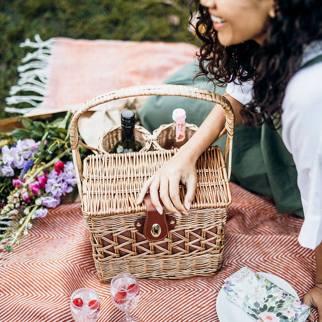 Marquis &amp; Dawe Willow Picnic Basket Set Two Person