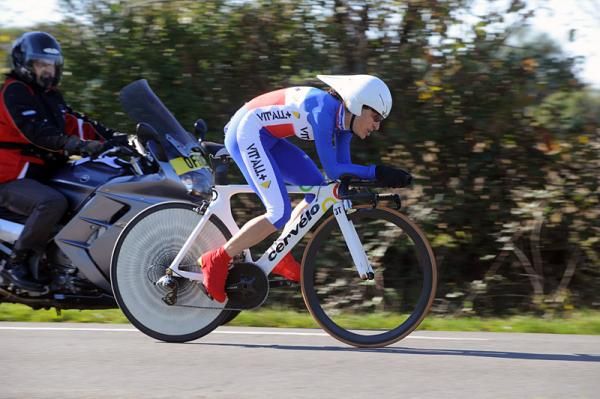 The ageless Jeannie Longo Ciprelli en route to victory.