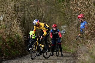 Marta Lach behind Wout van Aert on the Koppenberg