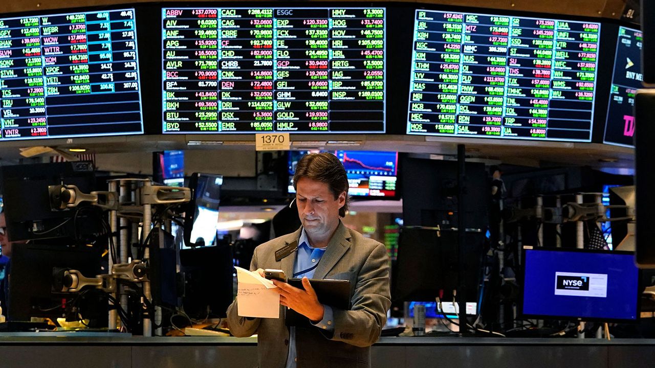 Traders on the New York Stock Exchange