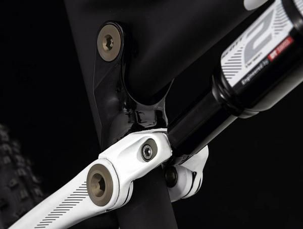 The 'chip' link shock mount offers half a degree of head angle adjustment and 7mm of bottom bracket adjustment