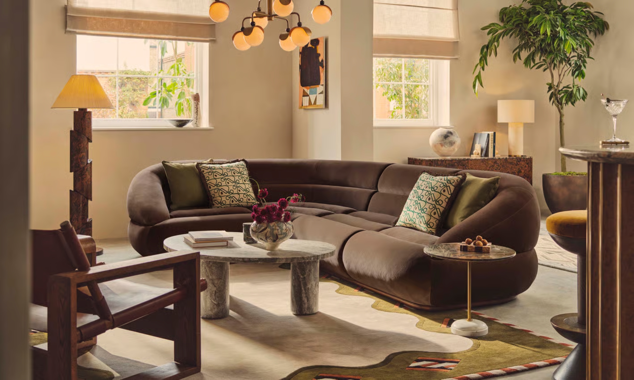 A BROWN CORNER SOFA IN A MODERN LIVING ROOM WITH DECORATIVE FURNITURE AROUND