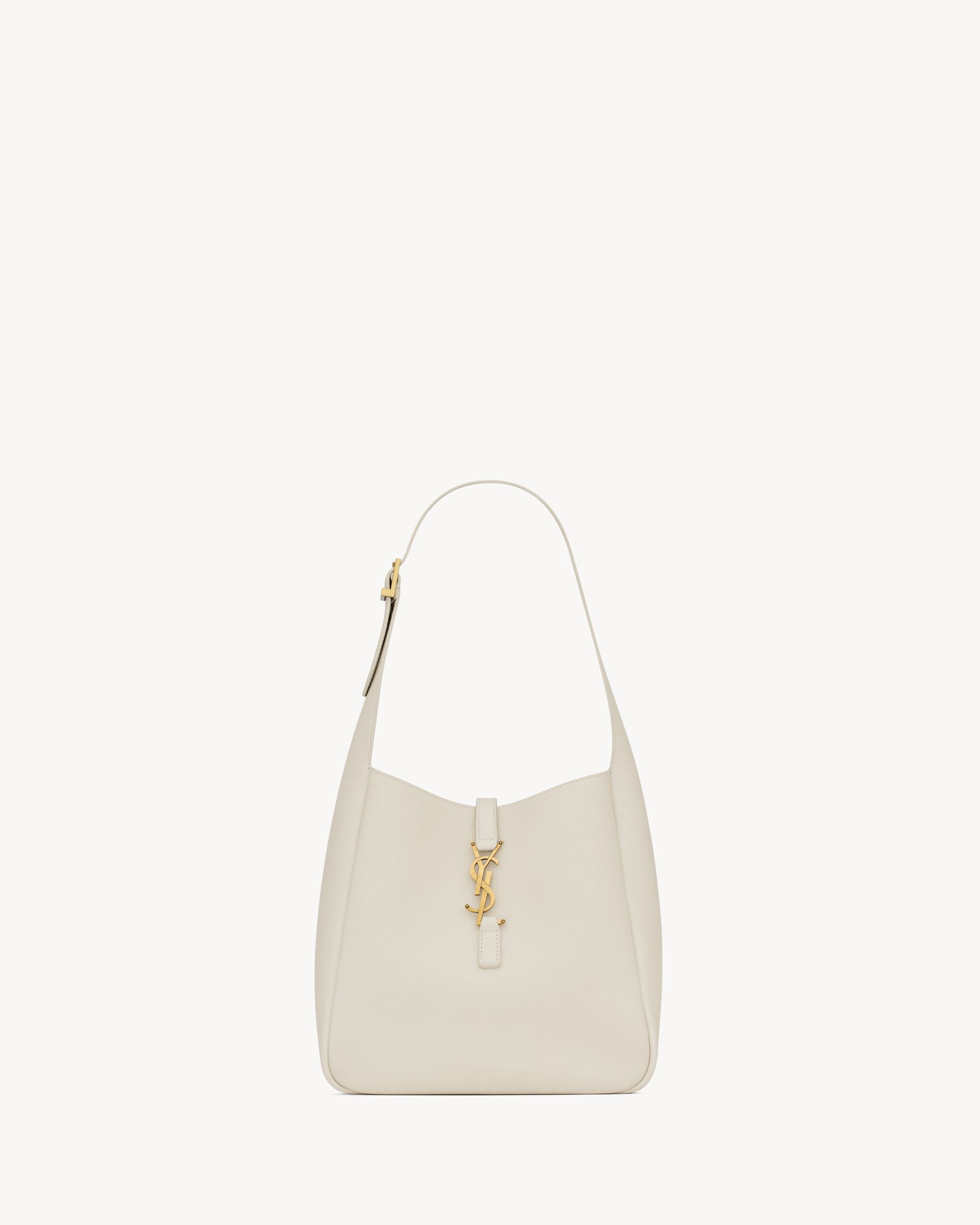 Le 5 À 7 Supple Small in Grained Leather