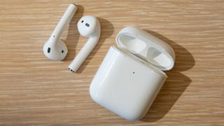  Apple AirPods (2nd Generation) Wireless Ear Buds, Bluetooth  Headphones with Lightning Charging Case Included, Over 24 Hours of Battery  Life, Effortless Setup for iPhone : Electronics